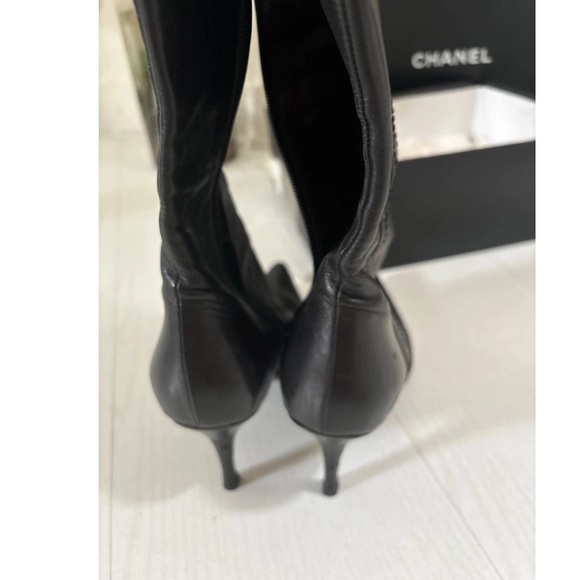 CHANEL Black Heeled Knee-High Leather Point Boots - Picture 6 of 14